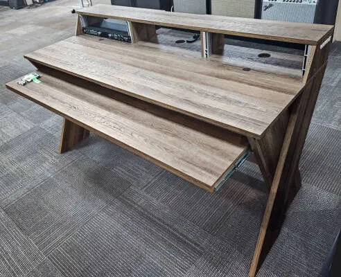 Glorious - Sound Desk Pro Studio Workstation - Walnut